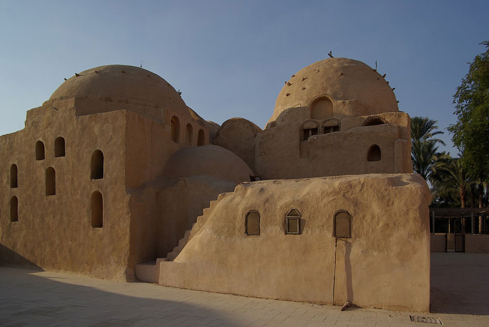 Las Celdas de los Monjes en El Monasterio de San Bishoi - Egypt Tours Portal (ES)