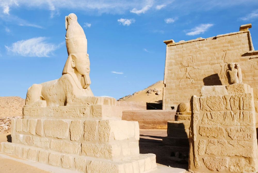Una Esfinge en el Templo de Wadi El Seboua - Egypt Tours Portal (ES)