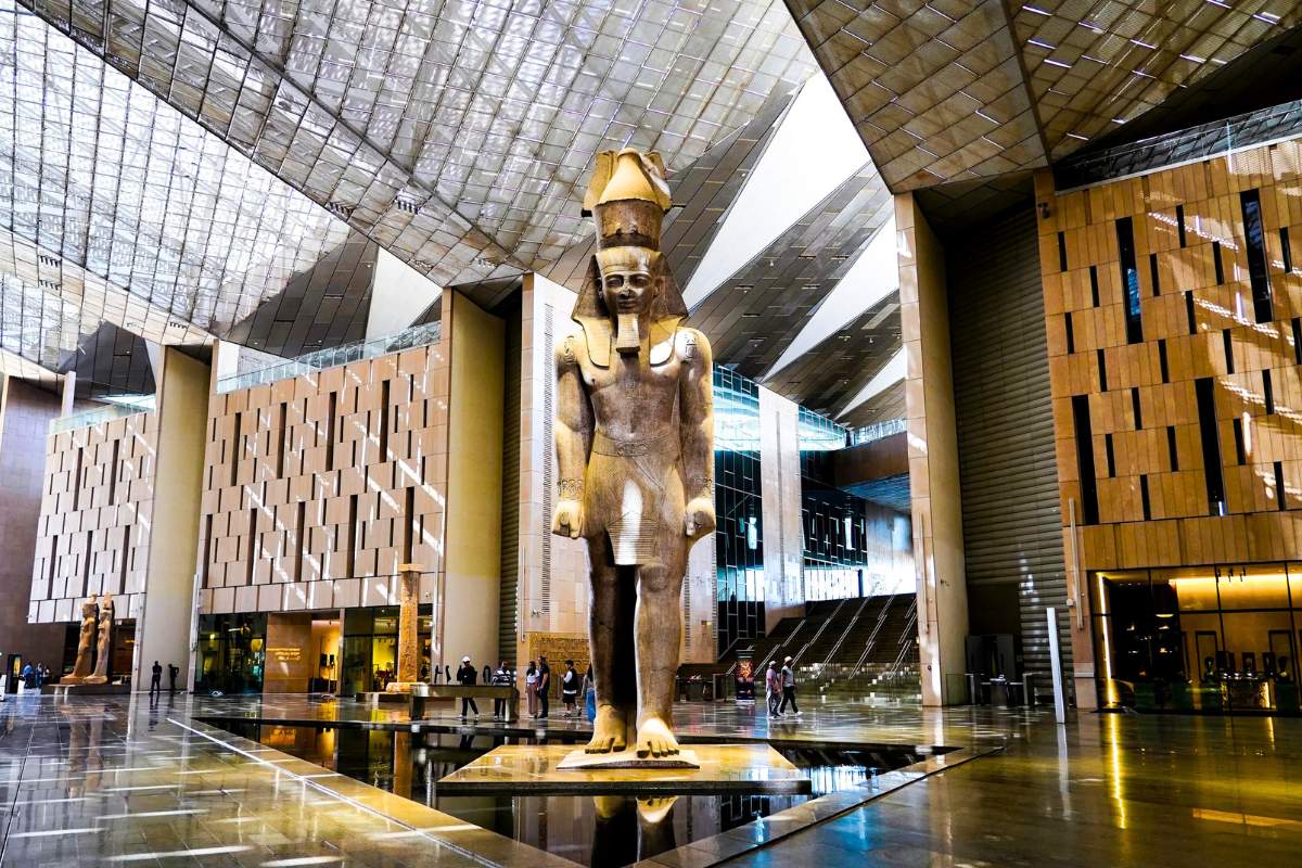 Maravillas Y Tesoros Por Descubrir En El Gran Museo Egipcio En Giza