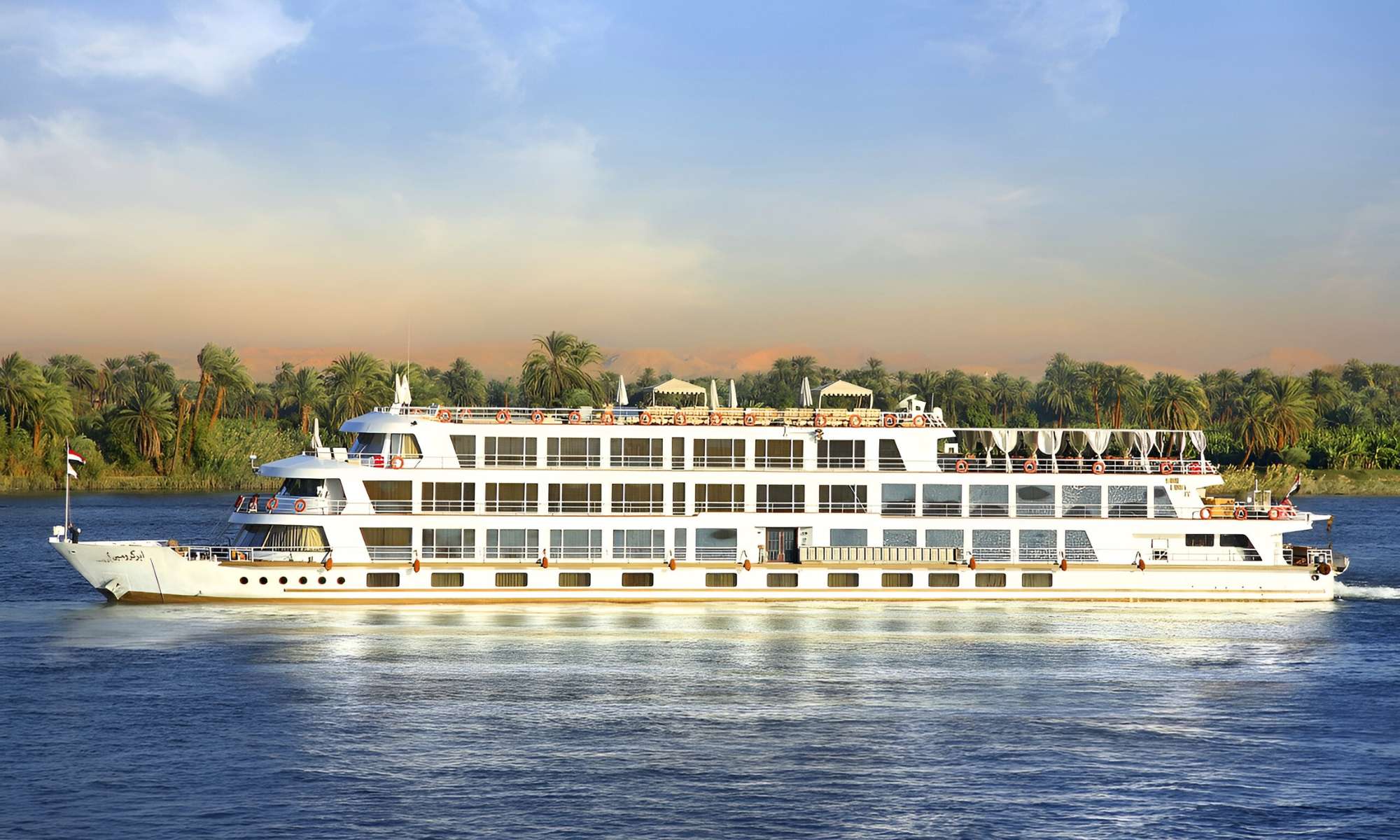 El Crucero de Gran Lujo de Sanctuary Sun Boat IV
