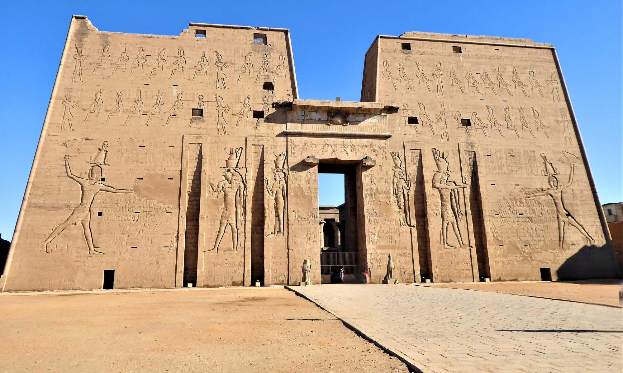 Viaje Accesible de 7 Días por Tierra en El Cairo y Alto Egipto 1